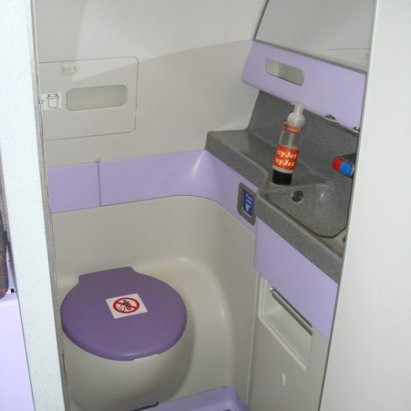 Lavatories painted with HSH IP1065B thanks to FAA/EASA Paint Certification